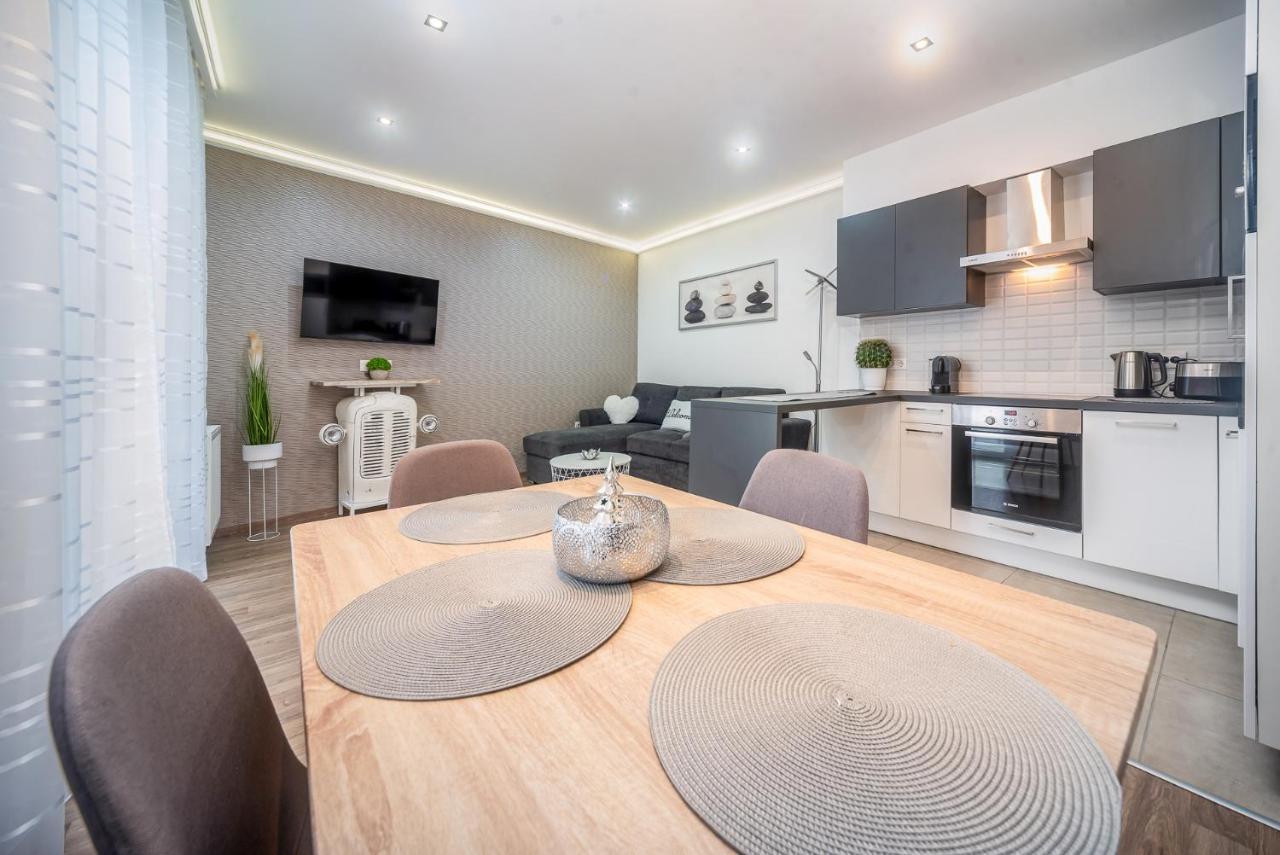 Grace Pine Apartment 3 Budapest Kültér fotó